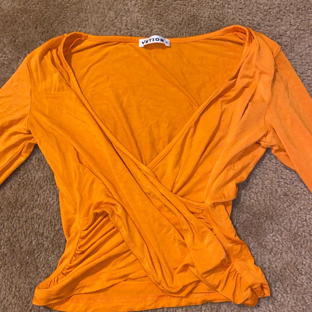 Vetior V-Neck Cross Wrap Crop Top